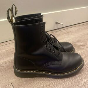 Dr. Martens 1460 Women’s smooth leather lace up boots